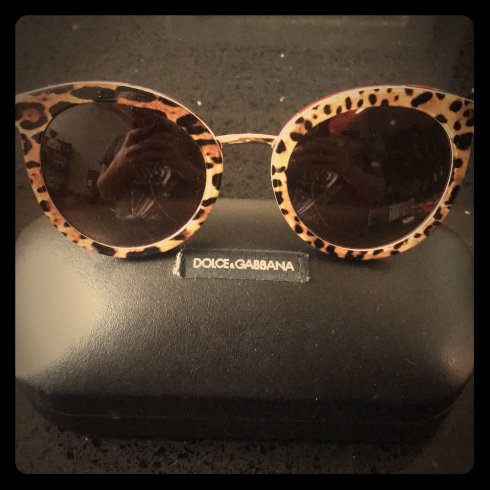 โค๏ธ๐Dolce & Gabbana Leopard Print Sunglasses๐โค๏ธ - Picture 2 of 6